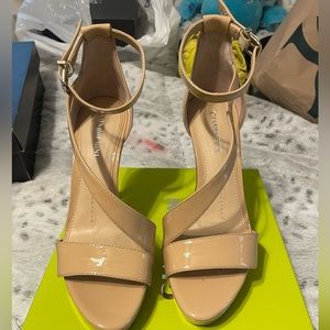 Gianni Bini Nude heels